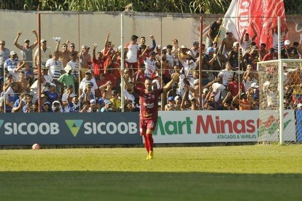 Cruzeiro abriu 2 a 1 no primeiro tempo, com gols de Raniel e Robinho; Alemo descontou para o Guarani