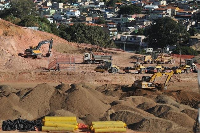 11 - Incio da construo da Arena MRV (abril): Em 20 de abril, o Atltico comeou, enfim, a construir a to sonhada Arena MRV. Atualmente, a fase de terraplenagem est na reta final. O cronograma aponta o incio das montagens dos pr-moldados de concreto e das estruturas metlicas, alm da continuidade dos trabalhos de fundao profunda e instalao de 400 blocos da fundao rasa.
