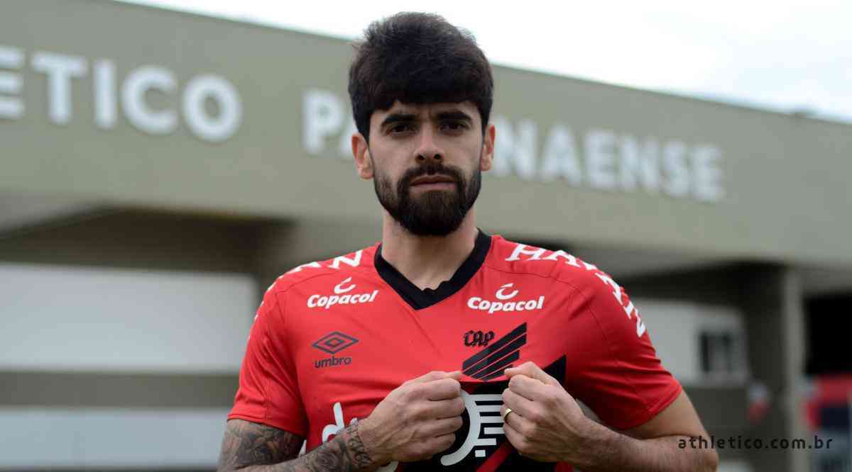 O Athletico-PR anunciou a contratação do meia Fernando Canesin, que estava no Oostende, da Bélgica
