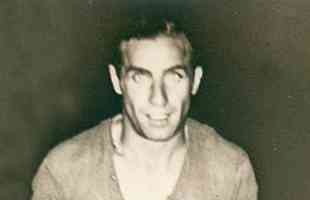 19/03/1941 - Atacante Niginho com a camisa do Palestra Itlia em 1941.