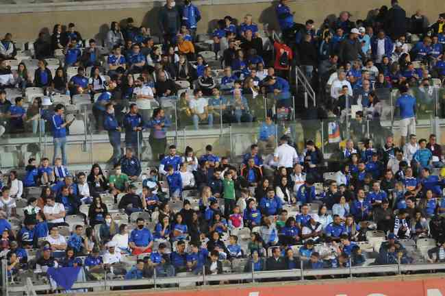 Cruzeiro fans in the game with Vila Nova, at Mineir
