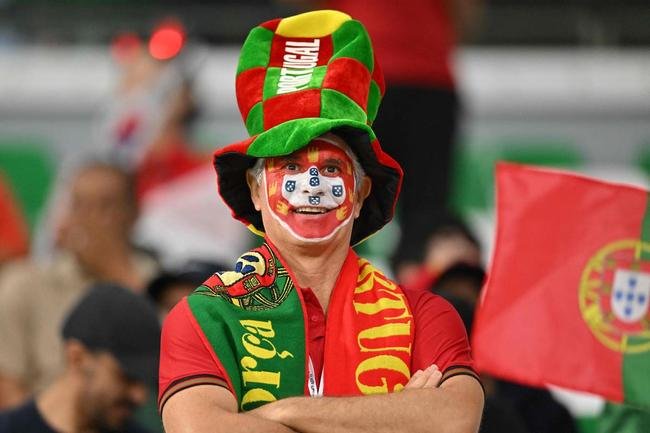 Torcedores de Coreia do Sul e Portugal no jogo vlido pela ltima rodada do Grupo H da Copa do Mundo 
