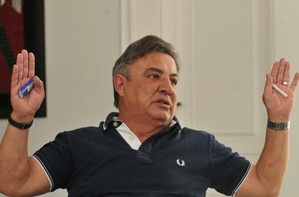 31/5 - PEDIDO DE AFASTAMENTO: Zezé Perrella anuncia o nome dos três conselheiros que vão integrar comissão de sindicância. Justiça bloqueia 30% do salário de Itair Machado por conta de dívida contraída quando ele era presidente do Ipatinga e do Betim. Em carta, grupo de 117 conselheiros pede o afastamento do vice de futebol