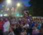 Russos tomam as ruas de Moscou para comemorar segunda vitria na Copa