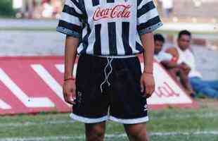 Fernando Rosa foi um lateral-esquerdo uruguaio que, pelo Atltico, teve uma passagem discreta, com apenas 7 jogos nas temporadas de 1993 e 94, sem marcar gols.