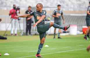 Levir Culpi comanda treino no Mineiro antes da estreia no Grupo E da Libertadores