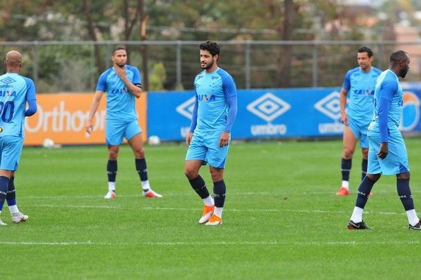 Cruzeiro iniciou preparao para clssico contra o Atltico com reservas em campo na Toca da Raposa II