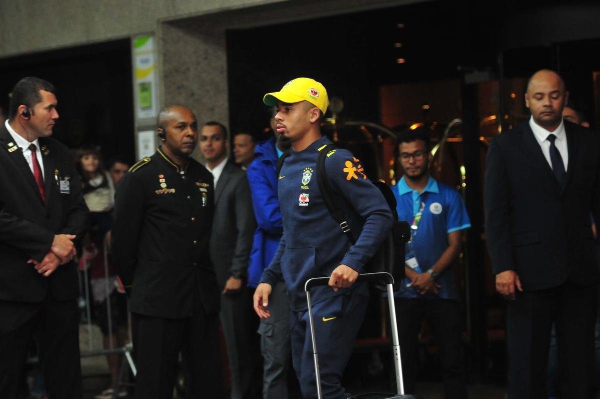 Seleo Brasileira deixou hotel Ouro Minas na noite desta quarta-feira e se despediu de Belo Horizonte, onde venceu a Argentina por 2 a 0 na semifinal da Copa Amrica. Reta final de treinos ser na Granja Comary, em Terespolis. Deciso est marcado para domingo, s 17h, no Maracan
