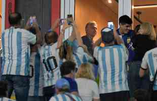 Familiares de Messi em camarote do Estdio 974, de Doha, durante jogo entre Argentina e Polnia pelo Grupo C da Copa do Mundo. Nas fotos aparecem o pai Jorge Messi, a esposa Antonela Roccuzzo e os filhos Ciro, Thiago e Matteo