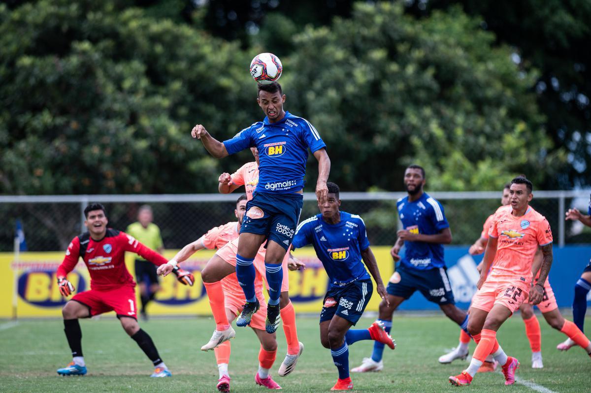 Imagens do jogo-treino entre Cruzeiro e Bolívar, neste sábado (20/2), na Toca da Raposa II. Time celeste venceu por 1 a 0