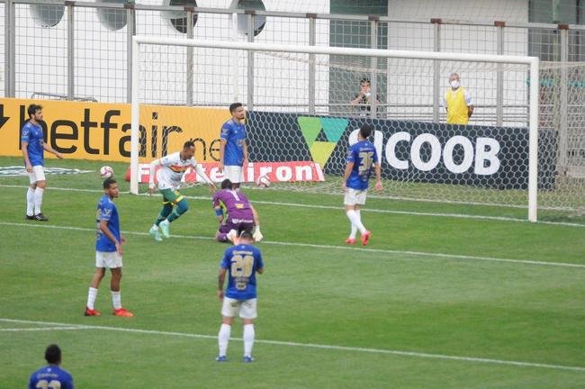 Fotos do duelo entre Cruzeiro e Sampaio Corra, no Independncia, em Belo Horizonte, pela 18 rodada da Srie B do Campeonato Brasileiro