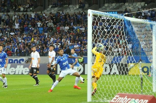 Fotos de Cruzeiro x Corinthians, no Mineiro, pela oitava rodada do Campeonato Brasileiro