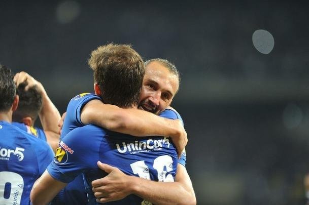 Cruzeiro ampliou sua vantagem no primeiro tempo com gol de Barcos, aos 26 minutos: 1 a 0