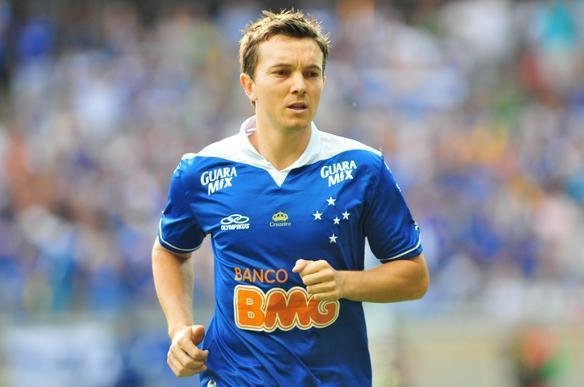 Partida vlida pela 33 rodada do Brasileiro, no Mineiro