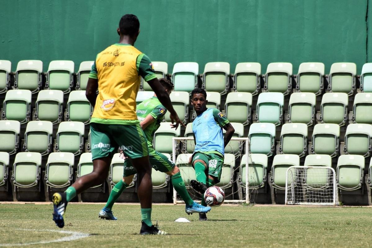 O Amrica realizou, na manh desta sexta-feira (5), atividades no CT Lanna Drumond, em Belo Horizonte. O treinamento visou o confronto contra o Pouso Alegre, vlido pela 3 rodada do Campeonato Mineiro de 2021. A partida ser realizada neste sbado (6), s 19h, no Estdio Melo, em Varginha.