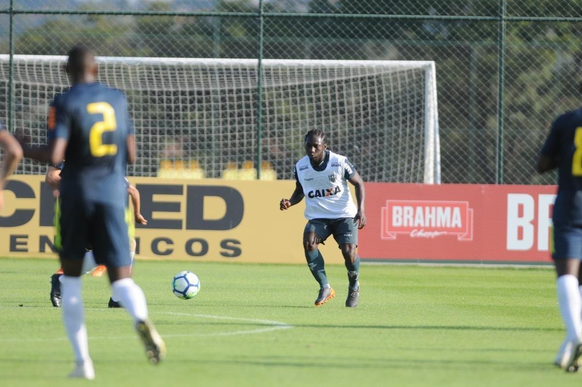 Atltico colocou alguns reforos em campo e derrotou a Seleo Brasileira Sub-20 por 5 a 3 com gols de Ricardo Oliveira (2), Denlson, Terans e Erik. Jhonny Lucas, Alerrandro e Alan descontaram.