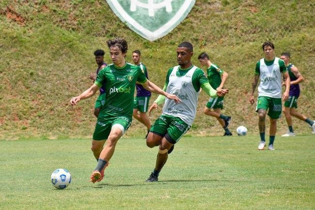 Reapresentao e treinamento do Amrica nesta segunda-feira (08/11), no CT Lanna Drumond, em Belo Horizonte, aps a derrota por 1 a 0 para o Atltico. 
