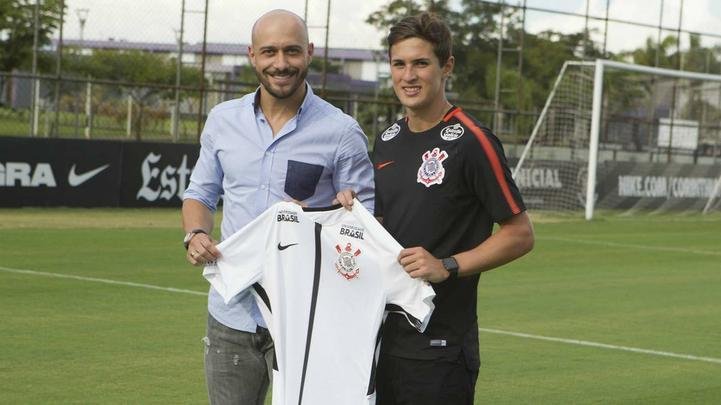 Mateus Vital - meia se transferiu do Vasco para o Corinthians