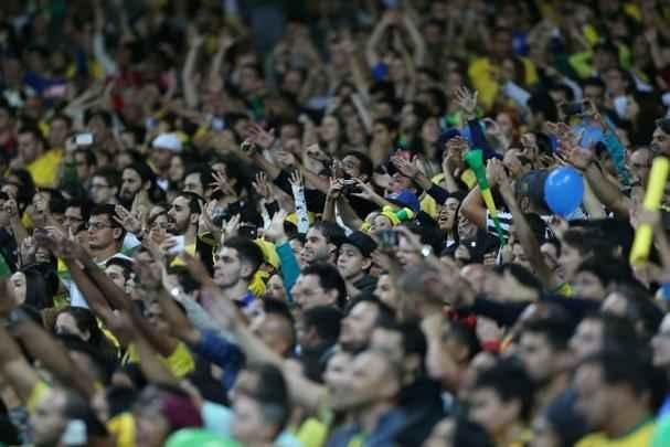 Imagens emocionantes das cobranas de pnaltis no Mineiro e da classificao do Brasil s semifinais do torneio feminino de futebol dos Jogos Olmpicos. Goleira Brbara pegou pnalti e deu vitria  Seleo por 7 a 6 sobre a Austrlia. Com 52 mil pagantes, estdio foi  loucura.