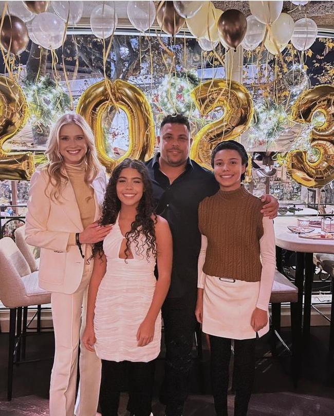 Celina Locks costuma publicar fotos de comemorações em família com os enteados