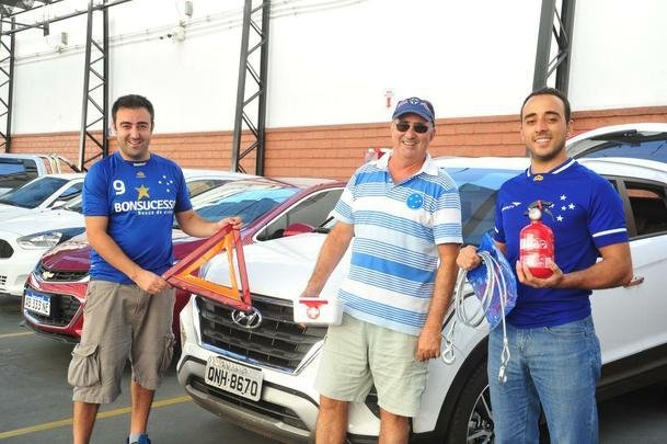 Diogo Kfoury, de 31 anos; Pedro Coutinho, de 61; e Marcos Kfoury, de 26, em Buenos Aires