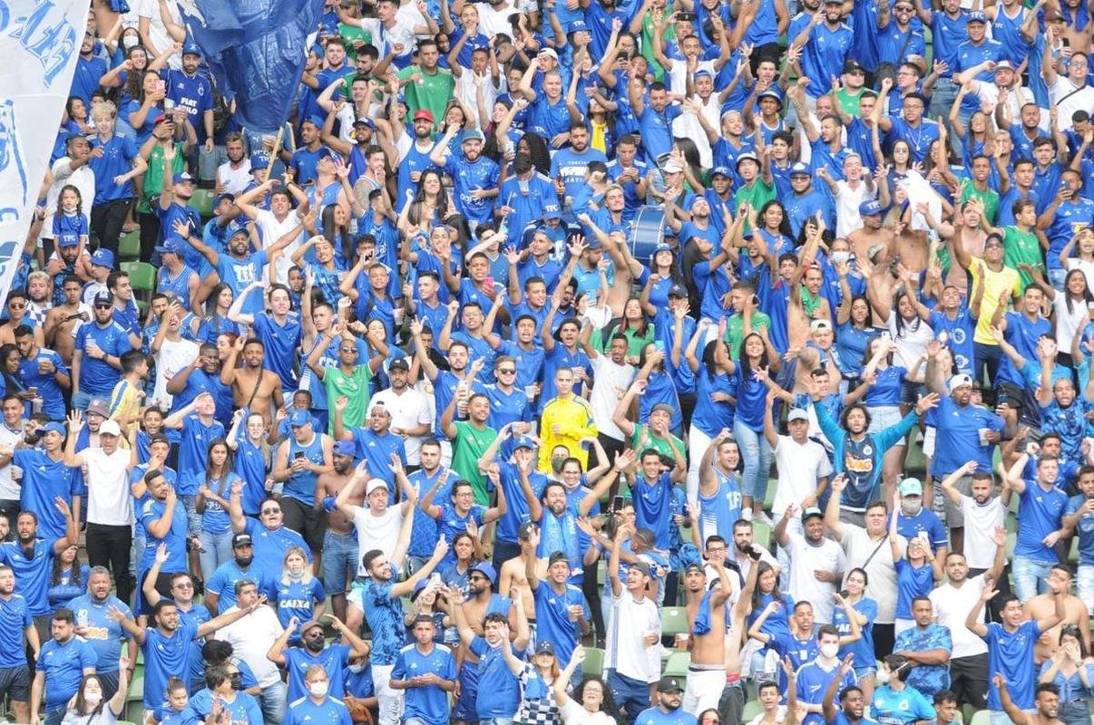 Torcida do Cruzeiro registra maior pblico do Campeonato Mineiro na partida contra o Villa Nova, no Independncia, pela oitava rodada. Ao todo, 19.616 pessoas compareceram no Horto.