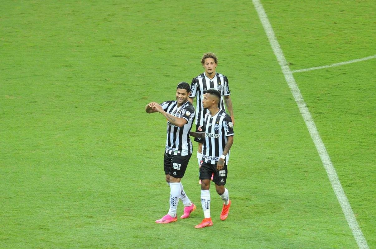 Fotos do gol de Hulk, do Atltico, sobre o La Guaira, no Mineiro, pela Libertadores