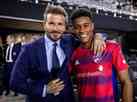 Ex-Cruzeiro ganha foto com David Beckham aps jogadaa na MLS