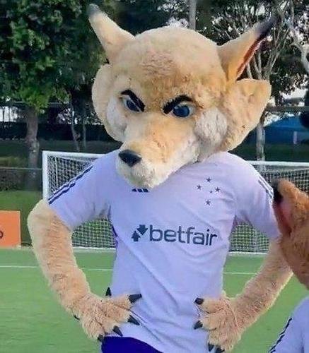 Mudança na identidade visual das mascotes Raposão e Raposinho geram brincadeiras nas redes sociais