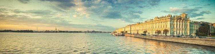 Vista panormica do Rio Neva e do Museu Hermitage