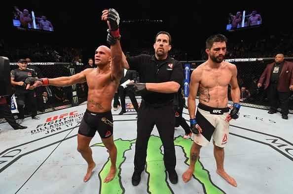 Robbie Lawler venceu Carlos Condit por decisão dividida e manteve o cinturão dos meio-médios