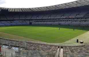 Palco dos jogos de Cruzeiro e Atlético em Belo Horizonte, o Mineirão tem 61.890 lugares liberados. 