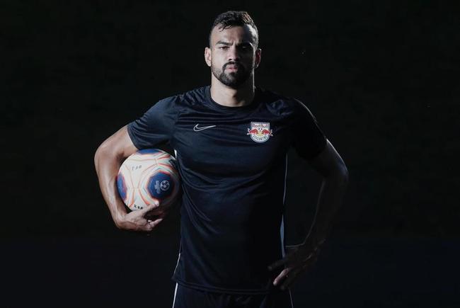 Fabrcio Bruno - depois de entrar na Justia contra o Cruzeiro, em dezembro de 2019, acertou a resciso amigvel em janeiro de 2020. O zagueiro se transferiu para o Bragantino, pelo qual participou de 13 jogos na temporada.