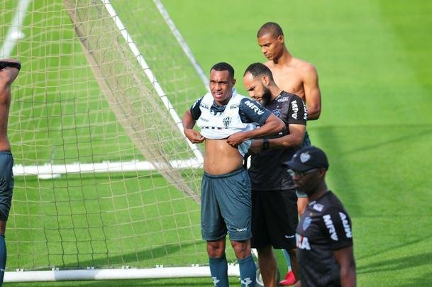 Fotos da apresentao e primeiro treino de Leandrinho no Atltico