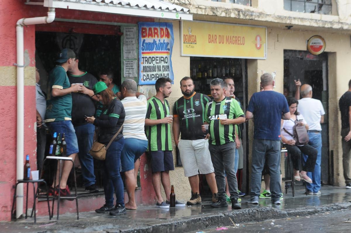 Torcedores do Amrica na partida contra o Tombense, no Independncia, em Belo Horizonte, pela stima rodada do Campeonato Mineiro. Coelho venceu por 2 a 1 e assumiu a liderana do Estadual