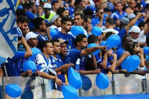 Imagens da torcida do Cruzeiro no clssico contra o Atltico, no Mineiro