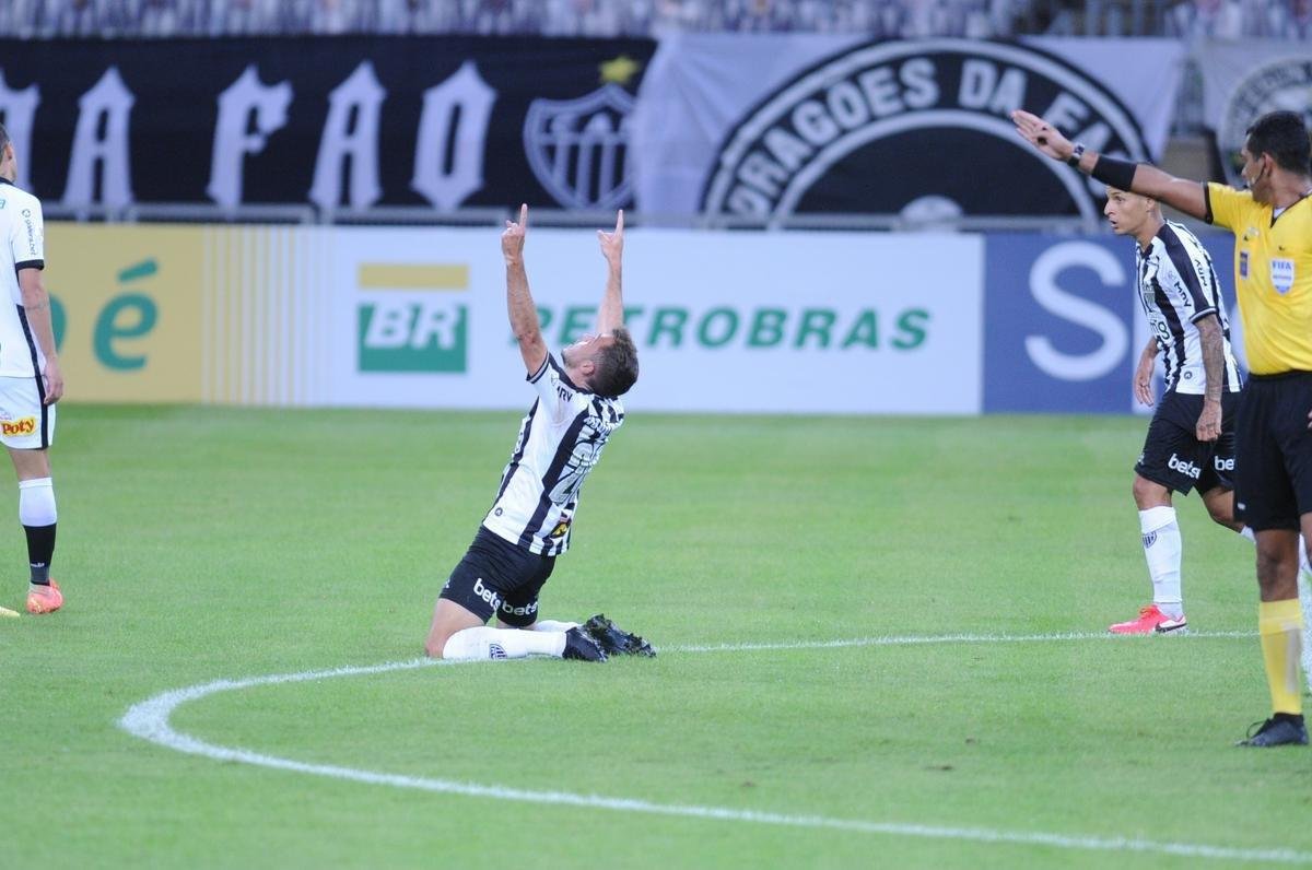 Galo virou na etapa final com gols de Hyoran (2) e Nathan: 3 a 2