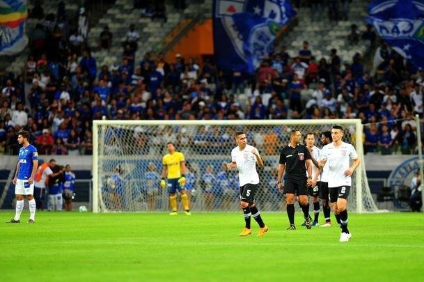 Fotos de Cruzeiro x Corinthians, nesta quarta-feira (4/7), em amistoso no Mineiro