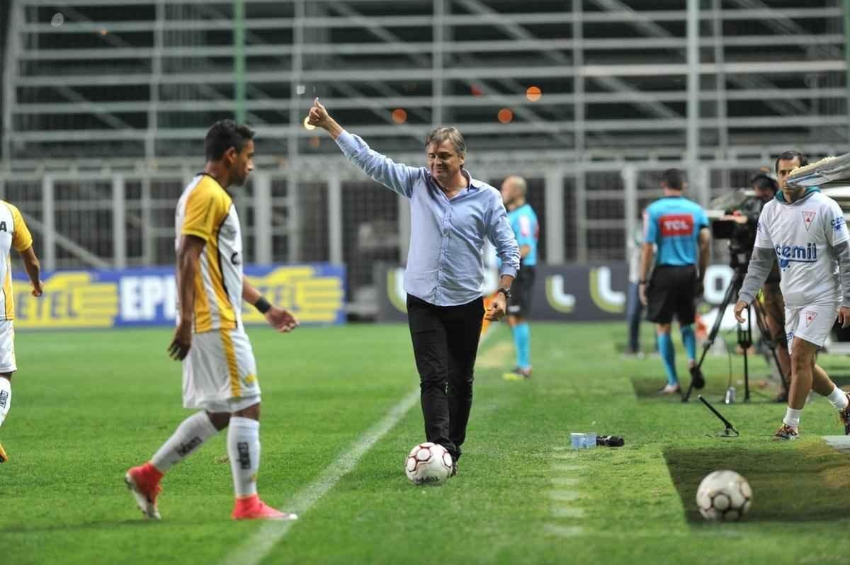 Imagens da partida entre Amrica e Cricima, no Independncia, pela Srie B do Brasileiro