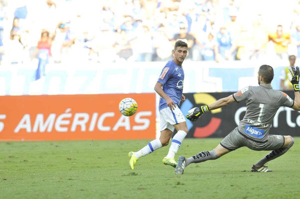 Em mais um ano sem conquistas, o Cruzeiro teve Arrascaeta como artilheiro em 2016, com 14 gols em 53 jogos.