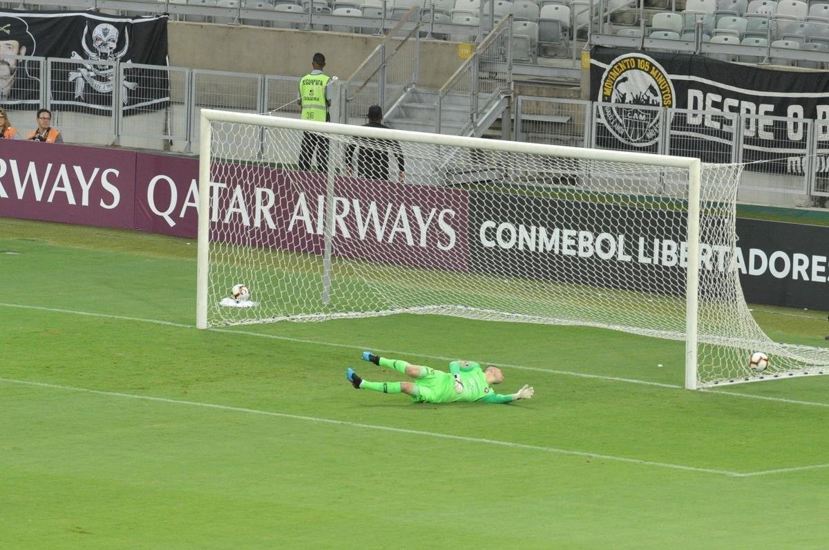 Fotos do duelo entre Atltico e Cerro Porteo, no Mineiro, pelo Grupo E da Copa Libertadores