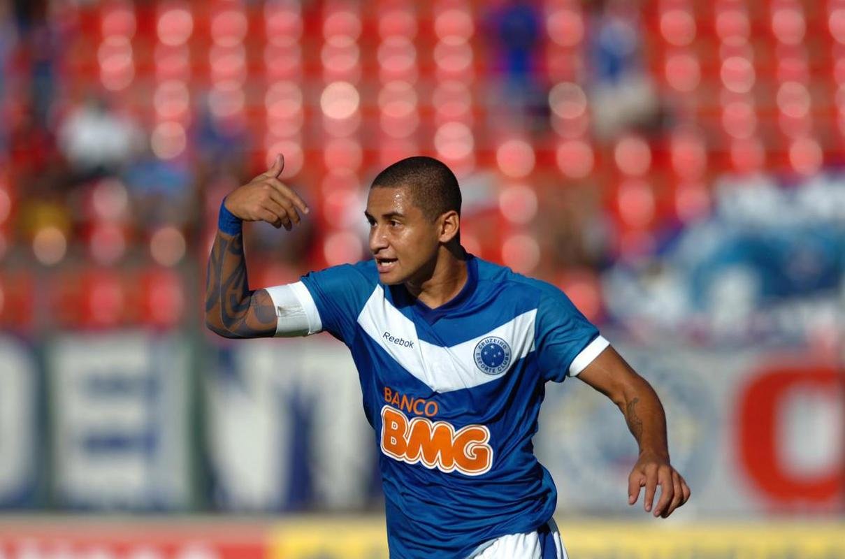 Wellington Paulista (atacante) - Est no Fortaleza desde 2019. Teve boa passagem pelo Cruzeiro, entre 2009 e 2012, com 75 gols marcados.