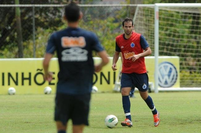 Thiago Carvalho (zagueiro) - jogou 23 partidas pelo Cruzeiro e marcou um gol. O melhor momento de sua carreira foi pelo Boa Esporte, clube que defendeu por quatro temporadas, com 107 partidas e 10 gols. Em 2018, pendurou as chuteiras, aos 30 anos, e se tornou treinador. Ele comanda a Aparecidense-GO na Srie D do Campeonato Brasileiro.