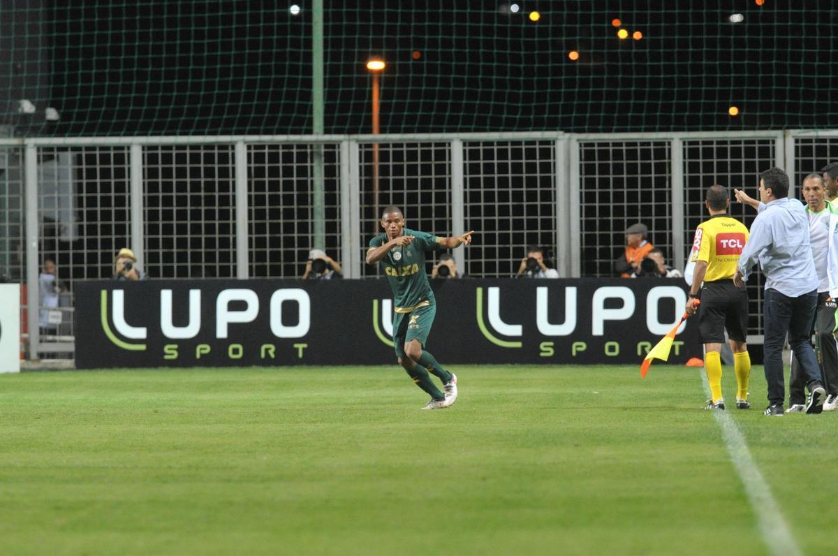 Fotos do jogo entre Amrica e Internacional, no Independncia, pela 15 rodada do Campeonato Brasileiro