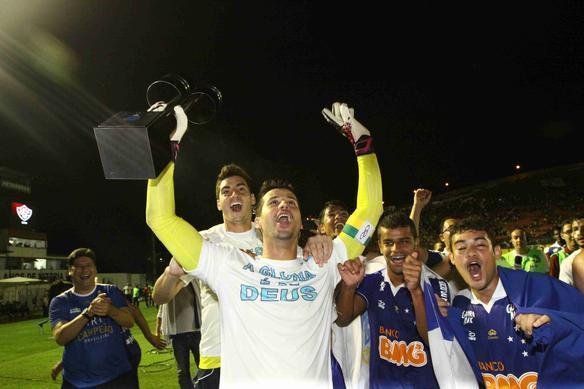 Festa dos jogadores do Cruzeiro no Barrado com a conquista do tricampeonato brasileiro