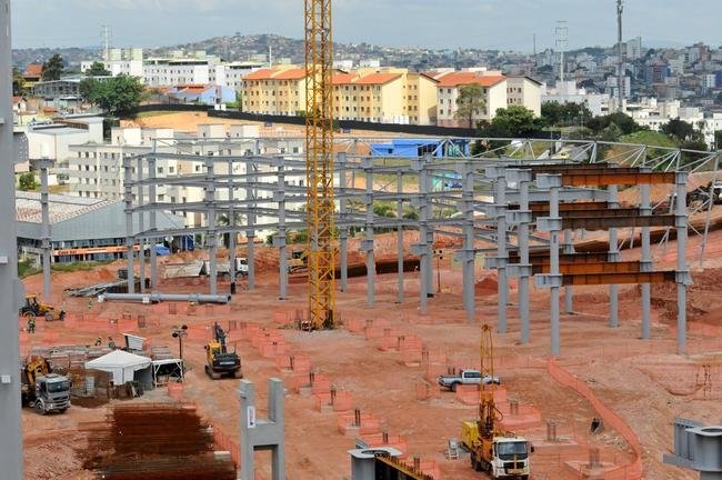 Arena MRV completa um ano de obras neste 20 de abril de 2021. Veja como est� o andamento da constru��o do est�dio do Atl�tico, que tem previs�o de ficar pronto em outubro de 2022. Ser�o 46 mil lugares, 2.333 vagas de estacionamento, 40 bares e 80 camarotes. O empreendimento fica no bairro Calif�rnia, em Belo Horizonte. (Fotos de Gladyston Rodrigues/EM/D. A Press)