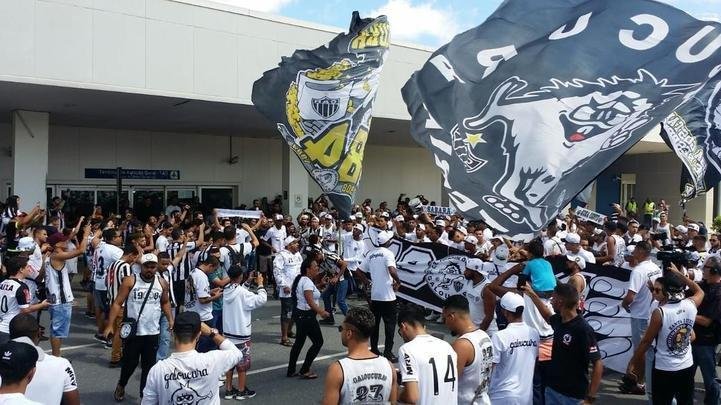 Imagens da chegada de Diego Tardelli