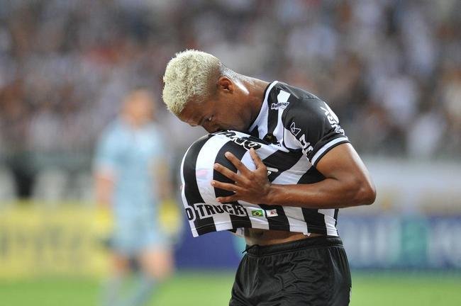 Keno marcou o segundo gol do Atltico na vitria sobre a Caldense pela semifinal do Campeonato Mineiro