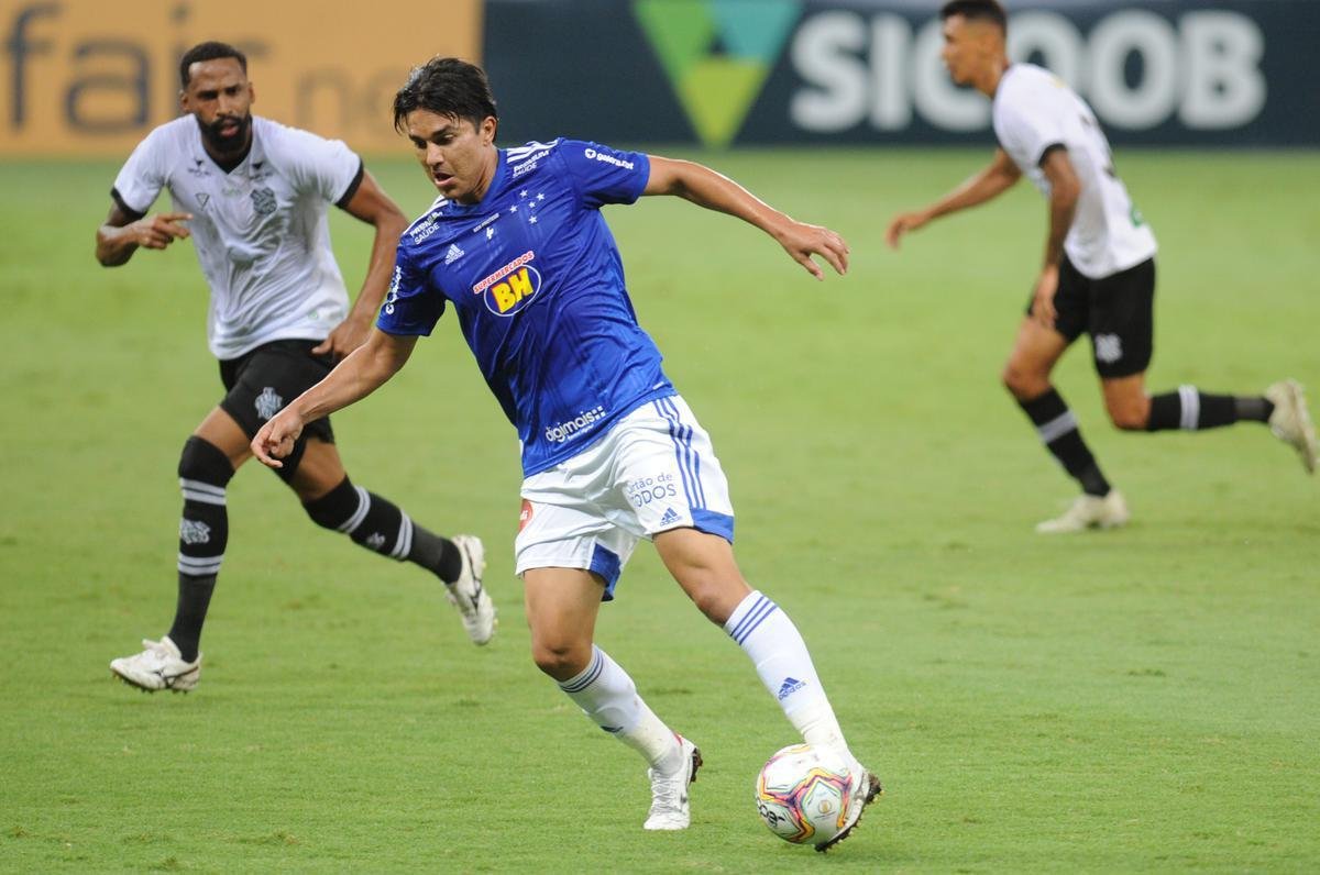 Jogo entre Cruzeiro e Figueirense, no Mineiro, em Belo Horizonte, pela 22 rodada da Srie B do Campeonato Brasileiro