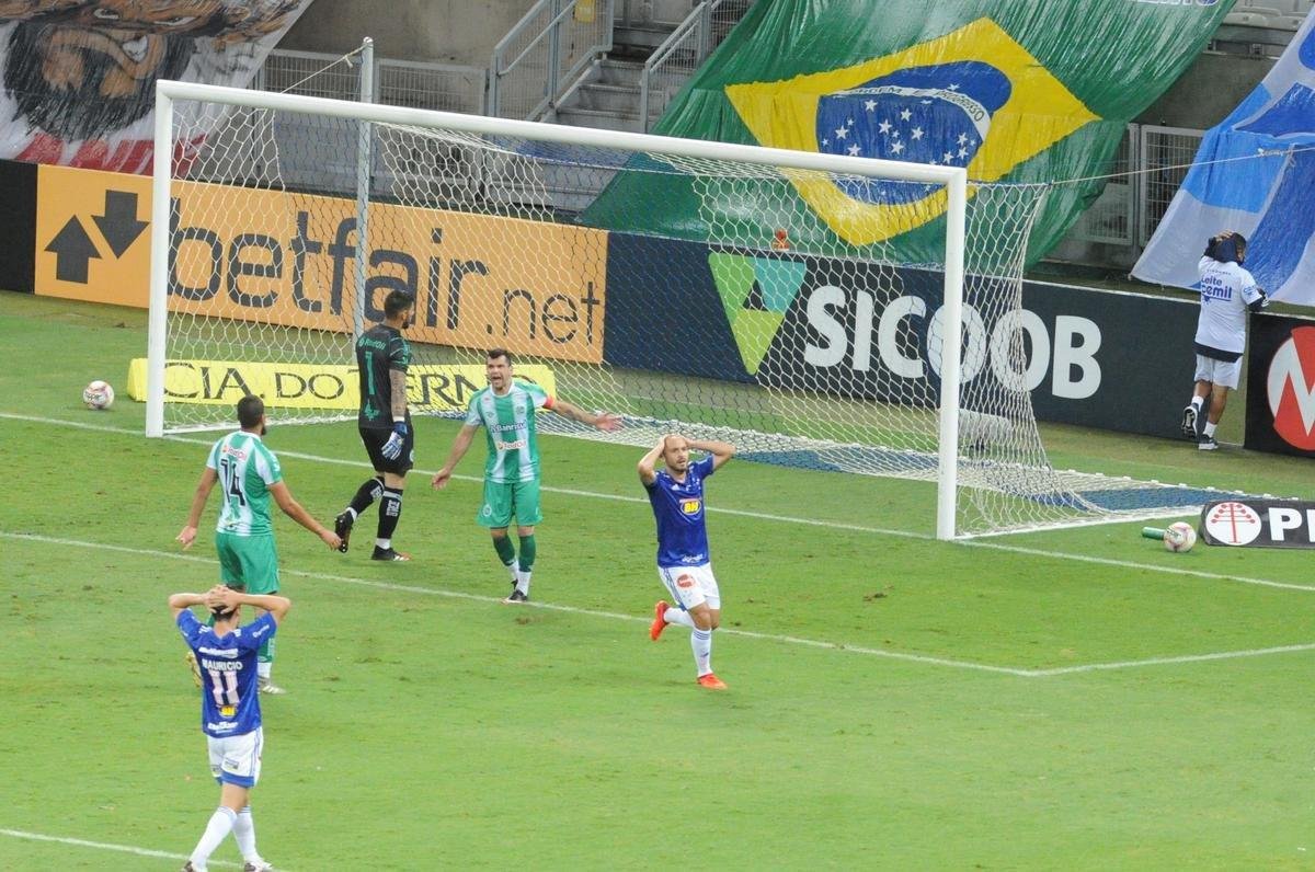 Cruzeiro x Juventude: fotos do jogo desta sexta-feira, no Mineiro, pela 16 rodada da Srie B